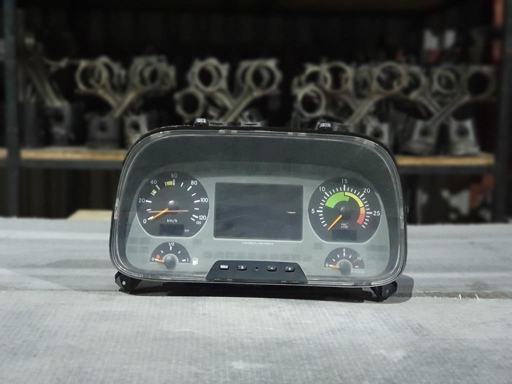 MERCEDES-BENZ ACTROS - EURO IV - Tablou de bord pentru Camion: Foto 1 MERCEDES-BENZ ACTROS - EURO IV - Tablou de bord pentru Camion: Foto 1