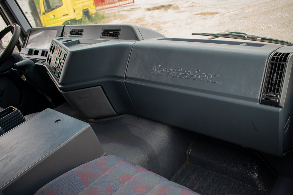 MERCEDES-BENZ ACTROS MP I - Tablou de bord pentru Camion: Foto 1 MERCEDES-BENZ ACTROS MP I - Tablou de bord pentru Camion: Foto 1