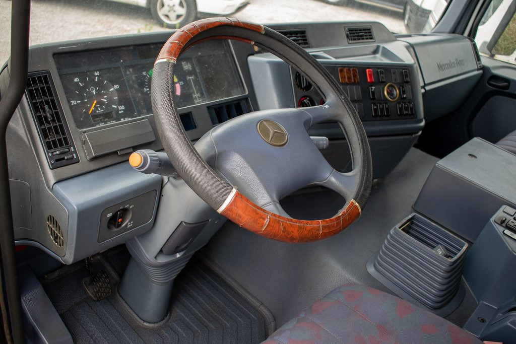 MERCEDES-BENZ ACTROS MP I - Tablou de bord pentru Camion: Foto 3 MERCEDES-BENZ ACTROS MP I - Tablou de bord pentru Camion: Foto 3