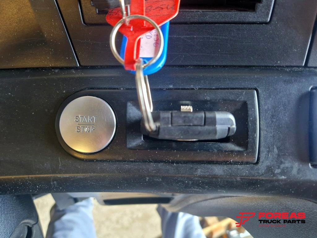 MERCEDES-BENZ ACTROS MP4 - Tablou de bord pentru Camion: Foto 3 MERCEDES-BENZ ACTROS MP4 - Tablou de bord pentru Camion: Foto 3