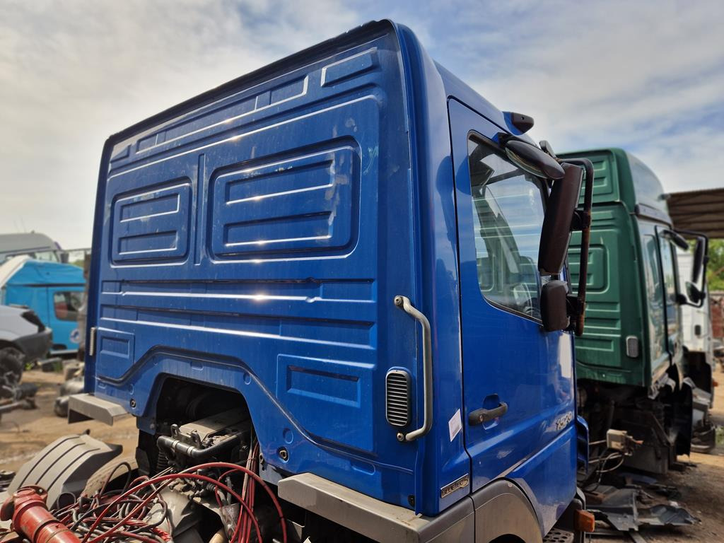 MERCEDES-BENZ ATEGO 3 - Cabină pentru Camion: Foto 4 MERCEDES-BENZ ATEGO 3 - Cabină pentru Camion: Foto 4