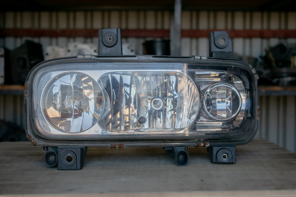 MERCEDES-BENZ HEADLIGHT - DRIVER - Far pentru Camion: Foto 1 MERCEDES-BENZ HEADLIGHT - DRIVER - Far pentru Camion: Foto 1