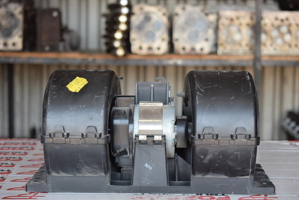 MERCEDES-BENZ SK RADIATOR MOTOR - Radiator pentru Camion: Foto 3 MERCEDES-BENZ SK RADIATOR MOTOR - Radiator pentru Camion: Foto 3