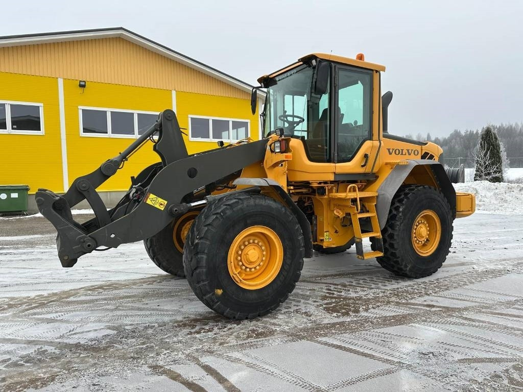 Încărcător frontal pe pneuri Volvo L 70 F: Foto 1