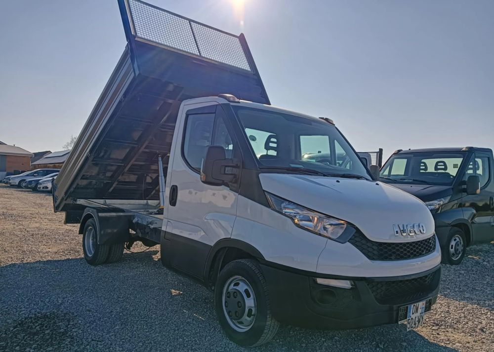 Iveco 35C15, 35C14, 35C13, 35C12 - Autoutilitară basculantă: Foto 4 Iveco 35C15, 35C14, 35C13, 35C12 - Autoutilitară basculantă: Foto 4