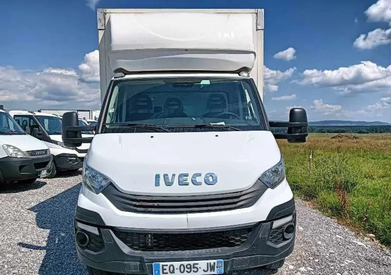 Iveco 35C18,35C15,35C12,70C18 - Autoutilitară box: Foto 5 Iveco 35C18,35C15,35C12,70C18 - Autoutilitară box: Foto 5