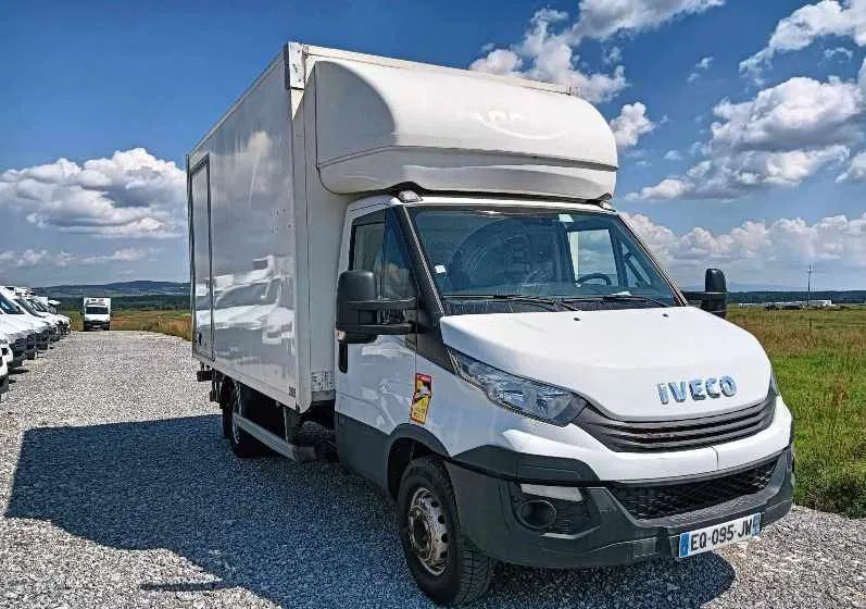 Iveco 35C18,35C15,35C12,70C18 - Autoutilitară box: Foto 2 Iveco 35C18,35C15,35C12,70C18 - Autoutilitară box: Foto 2
