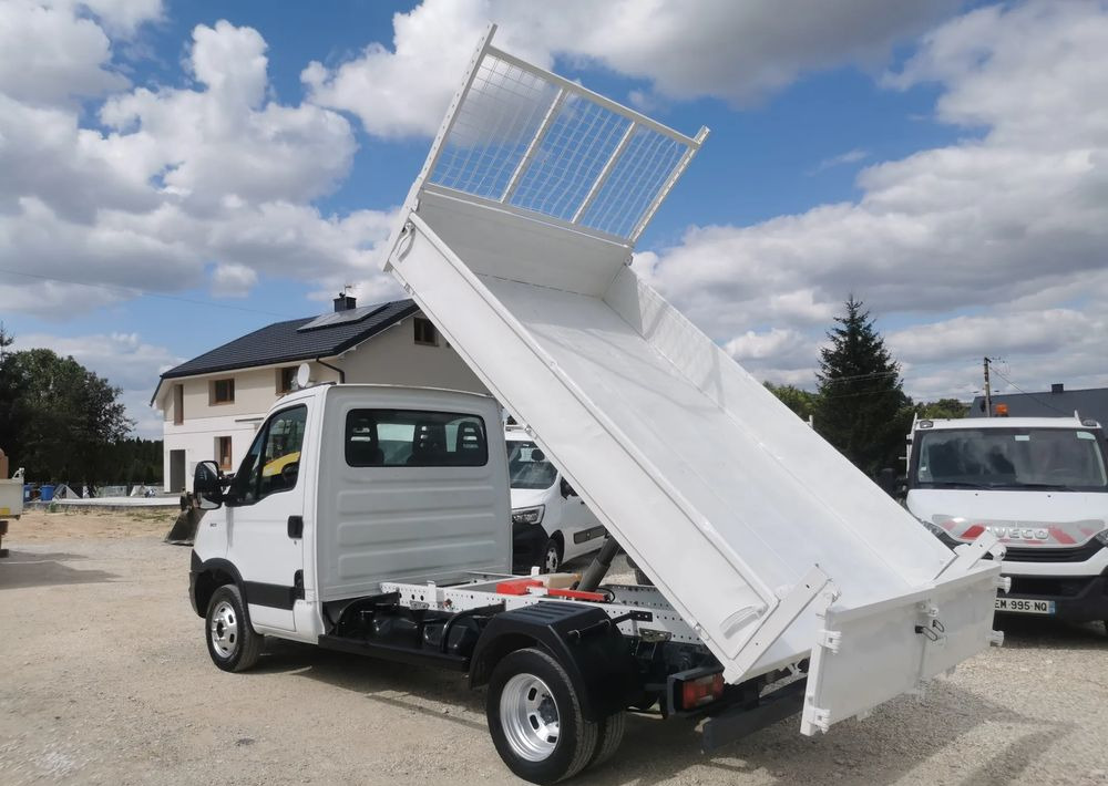 Iveco Daily 35C11 Kiper wywrotka Hak Bliźniak sprowadzony 35C12 - Autoutilitară basculantă: Foto 5 Iveco Daily 35C11 Kiper wywrotka Hak Bliźniak sprowadzony 35C12 - Autoutilitară basculantă: Foto 5
