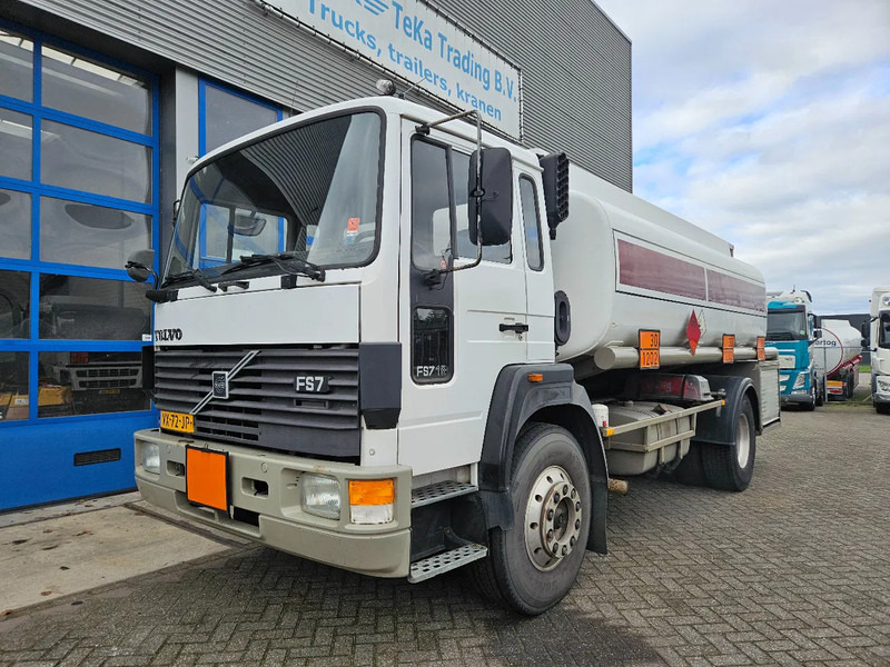 Volvo F S7 18 HOBUR 14.800 Liter 3 Compartments Steel Manual - Camion cisternă: Foto 2 Volvo F S7 18 HOBUR 14.800 Liter 3 Compartments Steel Manual - Camion cisternă: Foto 2