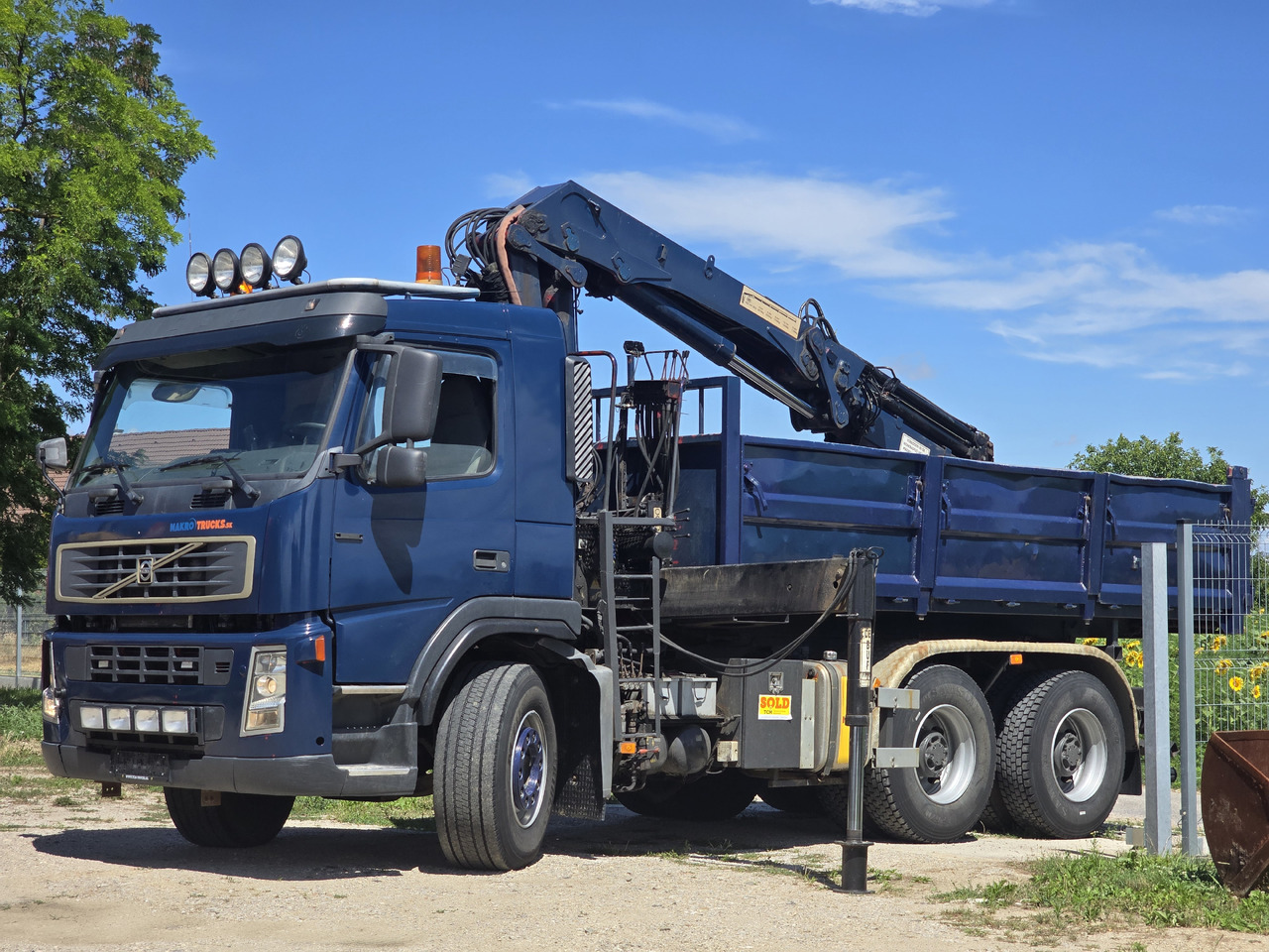 VOLVO FM 420 6X4 / KIPPER / CRANE HMF 1823 K4 - Camion basculantă, Camion cu macara: Foto 2 VOLVO FM 420 6X4 / KIPPER / CRANE HMF 1823 K4 - Camion basculantă, Camion cu macara: Foto 2