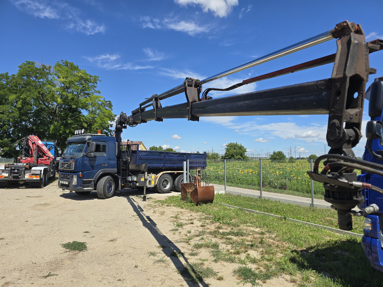 VOLVO FM 420 6X4 / KIPPER / CRANE HMF 1823 K4 - Camion basculantă, Camion cu macara: Foto 4 VOLVO FM 420 6X4 / KIPPER / CRANE HMF 1823 K4 - Camion basculantă, Camion cu macara: Foto 4