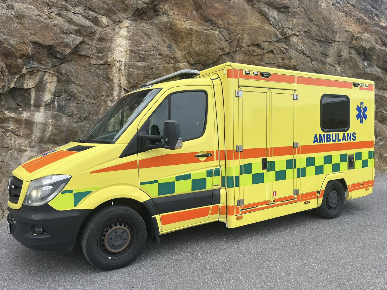 MERCEDES-BENZ Sprinter 319 - AMBULANCE / Krankenwagen / швидка допомога - Ambulanță: Foto 1 MERCEDES-BENZ Sprinter 319 - AMBULANCE / Krankenwagen / швидка допомога - Ambulanță: Foto 1
