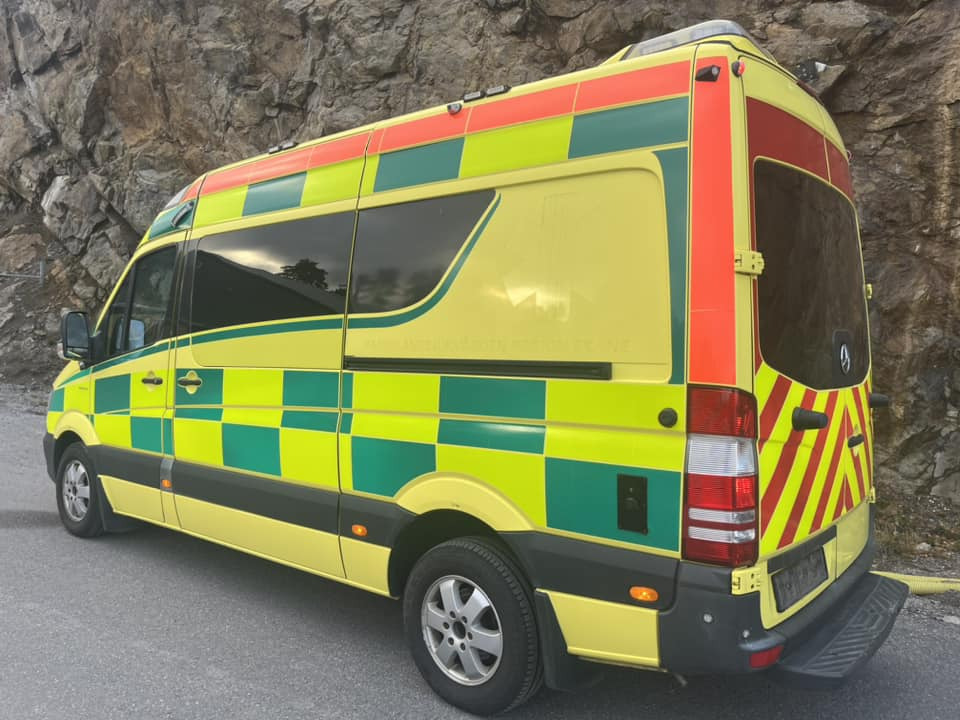 Mercedes-Benz Sprinter 319 - AMBULANCE - RESERVERAD !! - Ambulanță: Foto 3 Mercedes-Benz Sprinter 319 - AMBULANCE - RESERVERAD !! - Ambulanță: Foto 3
