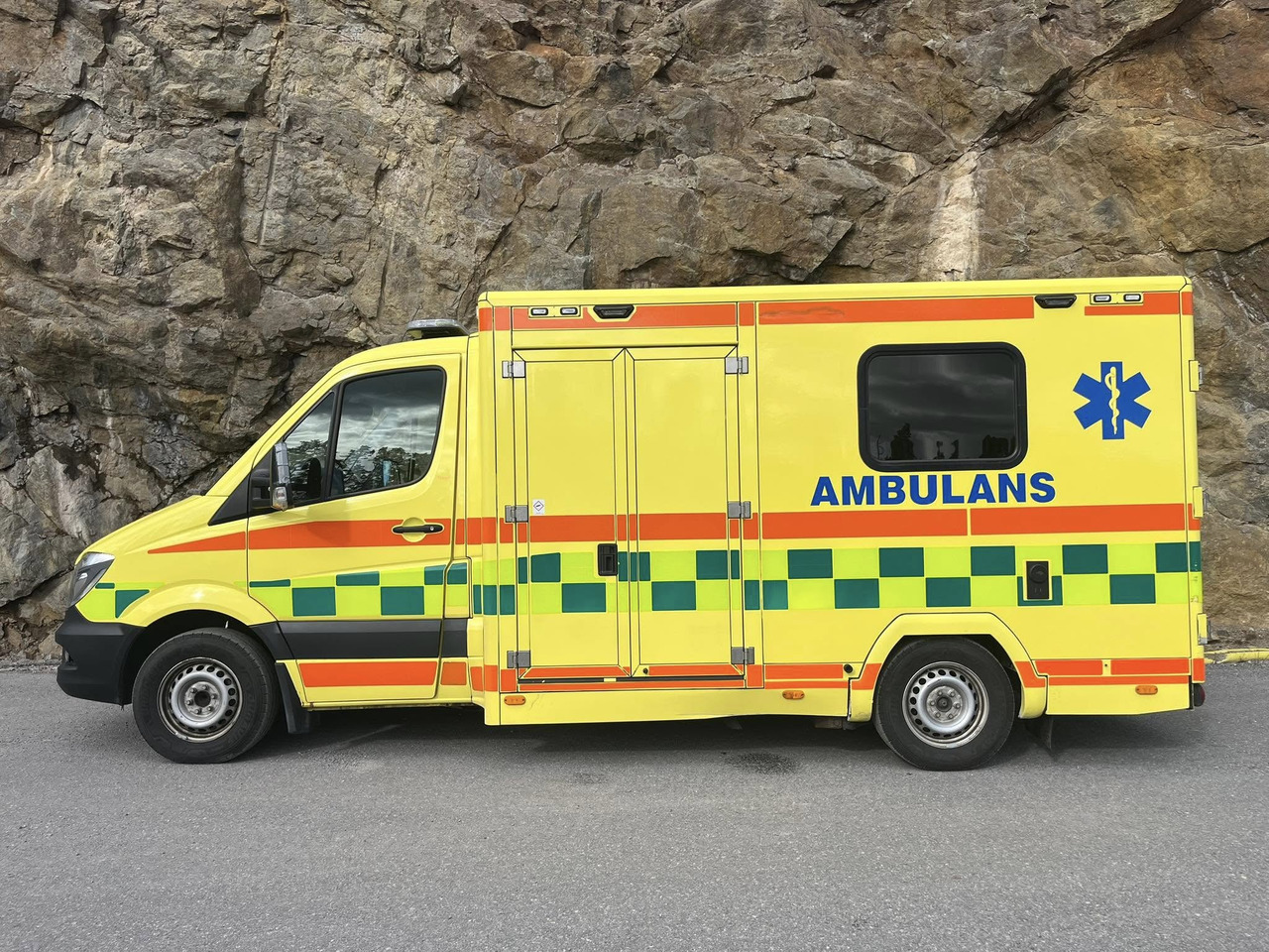 Mercedes-Benz Sprinter 319 - AMBULANCEBOX / Krankenwagen / ambulance - Ambulanță: Foto 1 Mercedes-Benz Sprinter 319 - AMBULANCEBOX / Krankenwagen / ambulance - Ambulanță: Foto 1