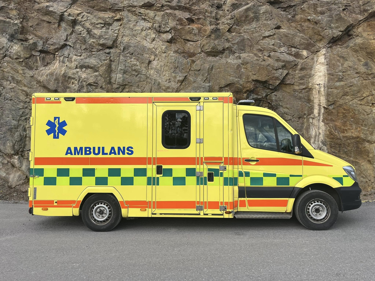 Mercedes-Benz Sprinter 319 - AMBULANCEBOX / Krankenwagen / ambulance - Ambulanță: Foto 2 Mercedes-Benz Sprinter 319 - AMBULANCEBOX / Krankenwagen / ambulance - Ambulanță: Foto 2