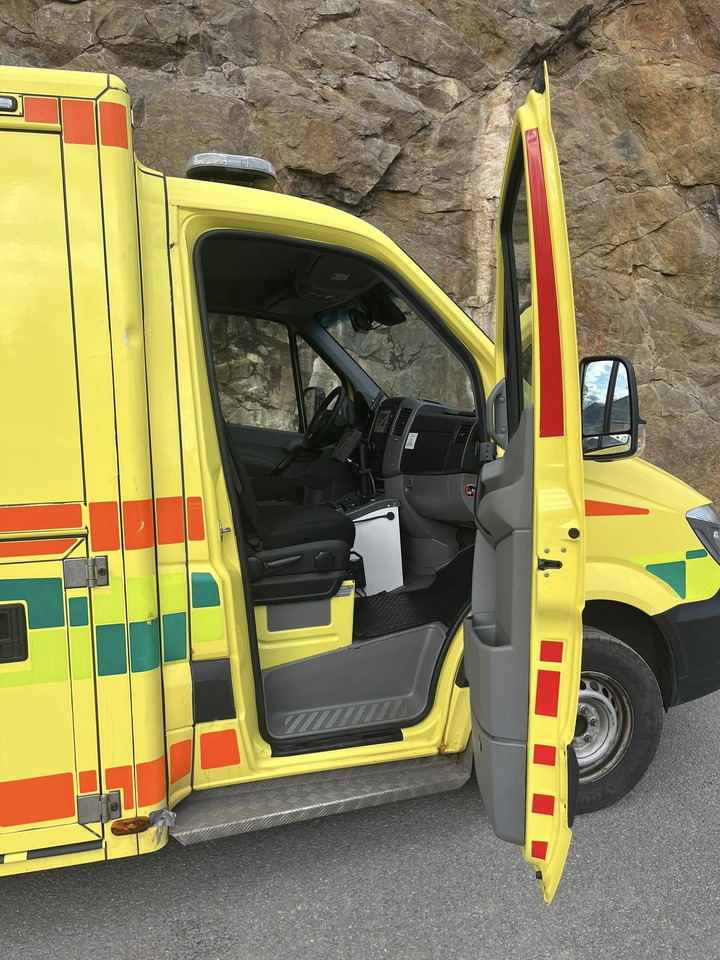 Mercedes-Benz Sprinter 319 - AMBULANCEBOX / Krankenwagen / ambulance - Ambulanță: Foto 4 Mercedes-Benz Sprinter 319 - AMBULANCEBOX / Krankenwagen / ambulance - Ambulanță: Foto 4