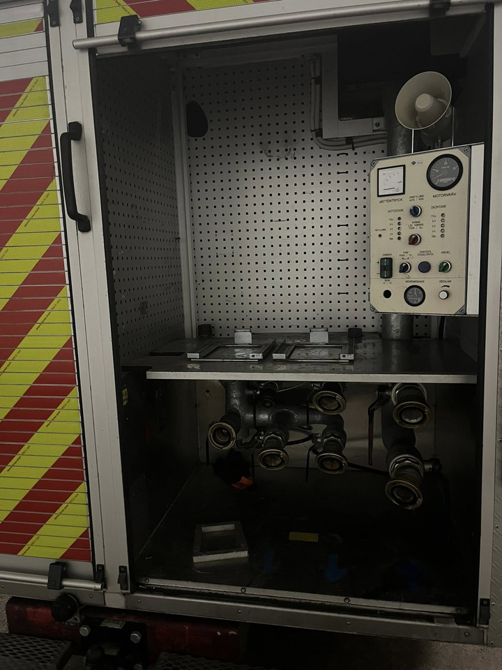 SCANIA P94GB 4x2 NZ310 - Fire engine - Autospeciala de stins incendii: Foto 5 SCANIA P94GB 4x2 NZ310 - Fire engine - Autospeciala de stins incendii: Foto 5