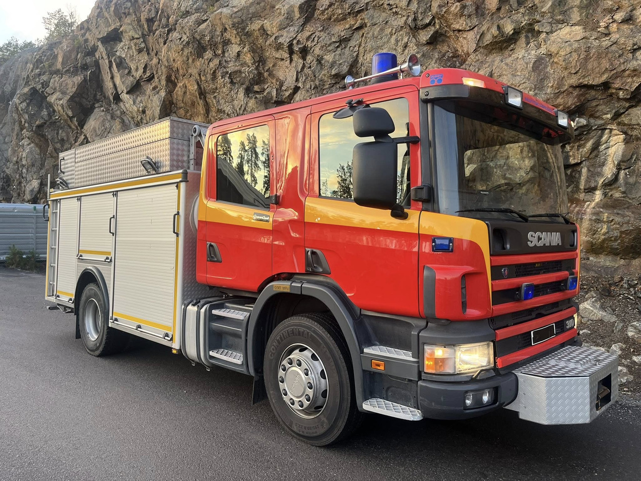 SCANIA P94GB 4x2 NZ310 - Fire engine - Autospeciala de stins incendii: Foto 1 SCANIA P94GB 4x2 NZ310 - Fire engine - Autospeciala de stins incendii: Foto 1