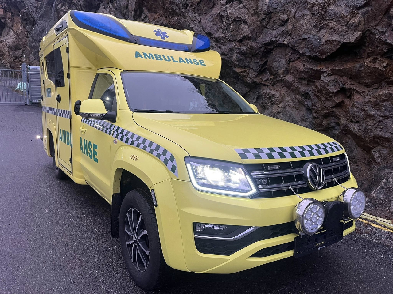 VOLKSWAGEN Amarok XL 4motion - AMBULANCE /Krankenwagen - Ambulanță: Foto 2 VOLKSWAGEN Amarok XL 4motion - AMBULANCE /Krankenwagen - Ambulanță: Foto 2