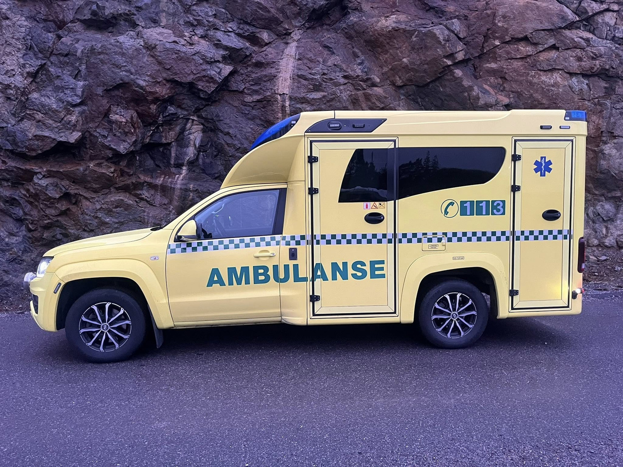 VOLKSWAGEN Amarok XL 4motion - AMBULANCE /Krankenwagen - Ambulanță: Foto 3 VOLKSWAGEN Amarok XL 4motion - AMBULANCE /Krankenwagen - Ambulanță: Foto 3