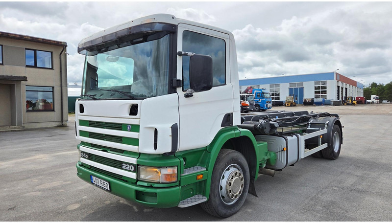 Scania P94 4X2 220 - Camion cu sistem de cablu: Foto 1 Scania P94 4X2 220 - Camion cu sistem de cablu: Foto 1
