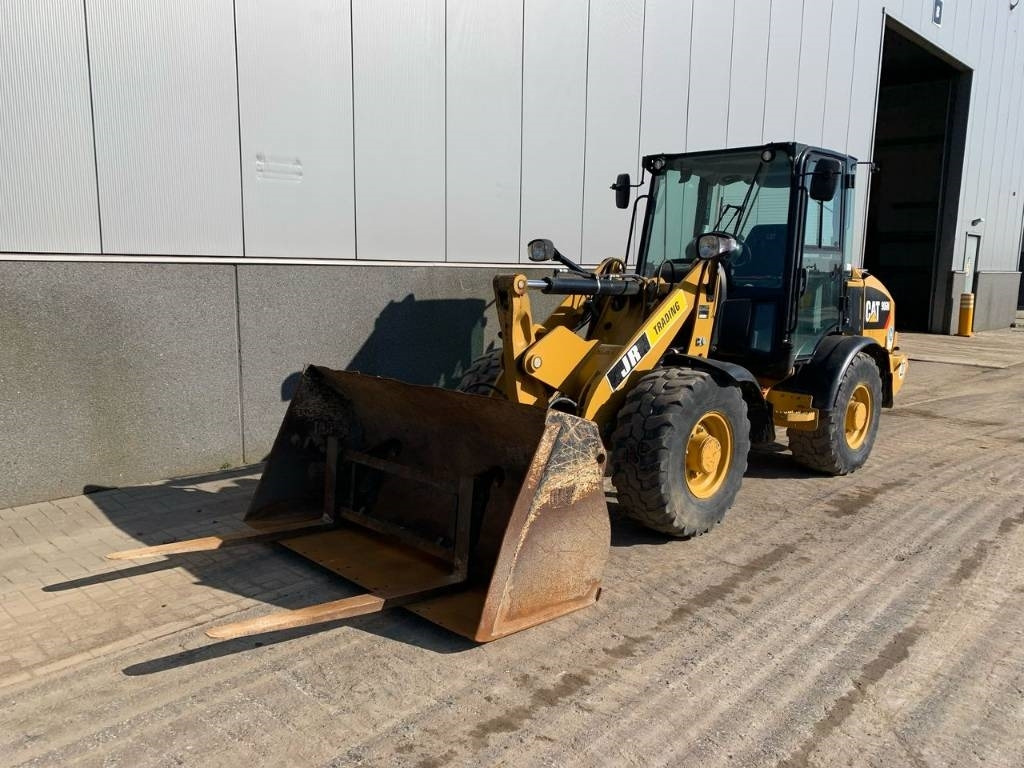 CAT 906 - Încărcător frontal pe pneuri: Foto 2 CAT 906 - Încărcător frontal pe pneuri: Foto 2