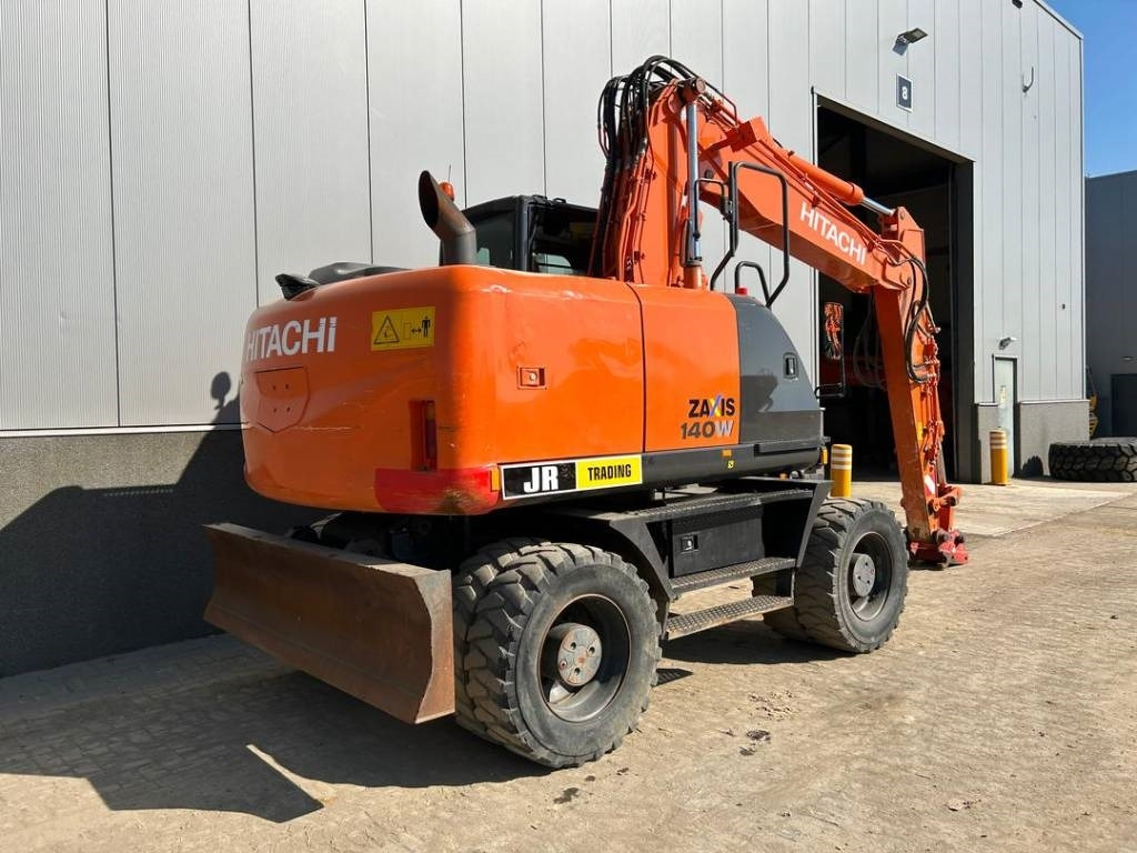 Hitachi ZX 140 W-5B - Excavator pe roţi: Foto 4 Hitachi ZX 140 W-5B - Excavator pe roţi: Foto 4