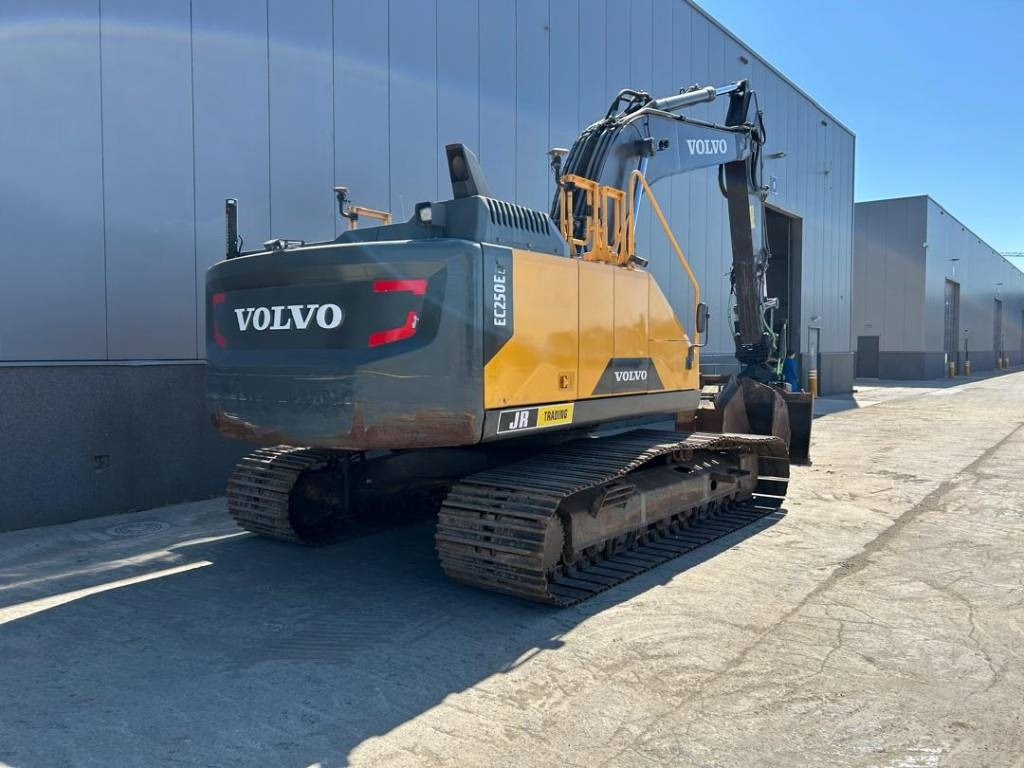 Volvo EC 250 EL (Roto + 3 buckets) - Excavator pe şenile: Foto 5 Volvo EC 250 EL (Roto + 3 buckets) - Excavator pe şenile: Foto 5