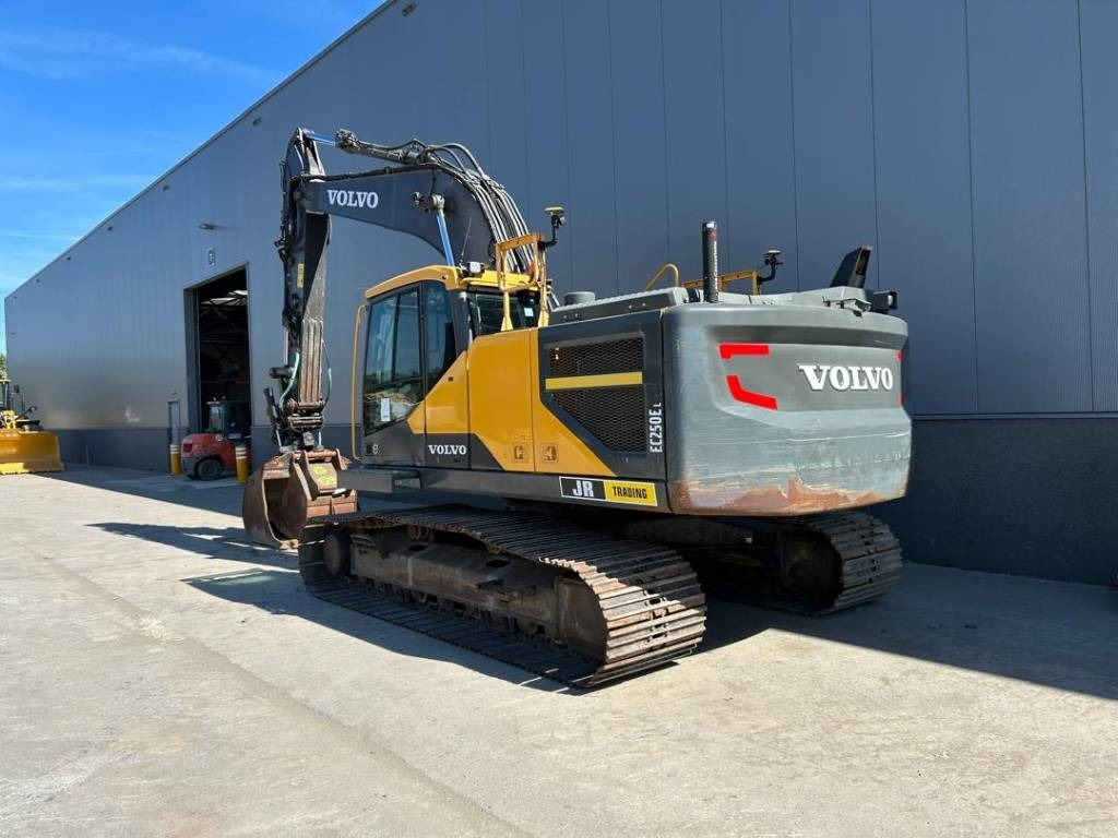 Volvo EC 250 EL (Roto + 3 buckets) - Excavator pe şenile: Foto 3 Volvo EC 250 EL (Roto + 3 buckets) - Excavator pe şenile: Foto 3