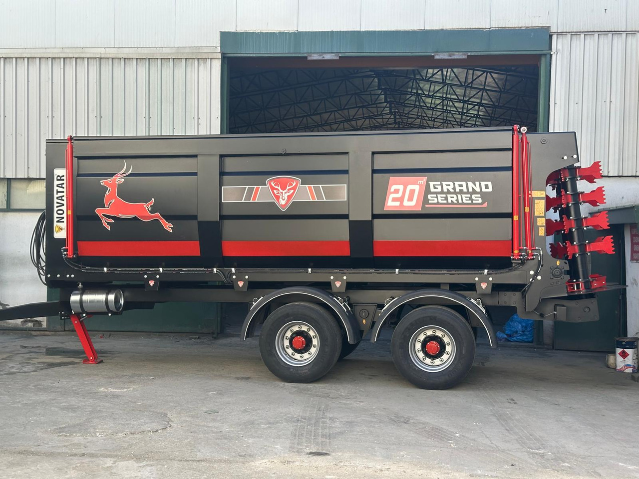 Novatar Manure Spreader Trailer 20 M3 - Maşină de împrăştiat gunoi de grajd: Foto 3 Novatar Manure Spreader Trailer 20 M3 - Maşină de împrăştiat gunoi de grajd: Foto 3