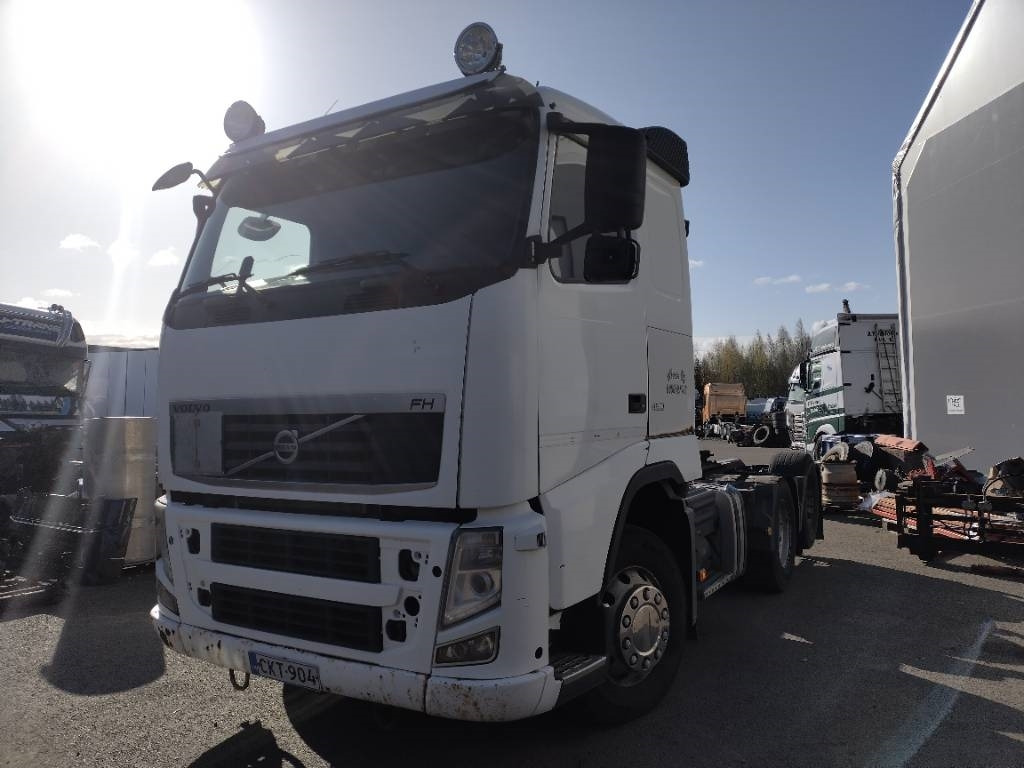 Volvo FH460 6x2 veturi kääntyvä teli - Cap tractor: Foto 2 Volvo FH460 6x2 veturi kääntyvä teli - Cap tractor: Foto 2