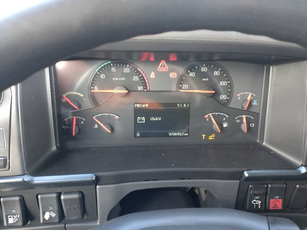 Volvo FH460 6x2 veturi kääntyvä teli - Cap tractor: Foto 5 Volvo FH460 6x2 veturi kääntyvä teli - Cap tractor: Foto 5