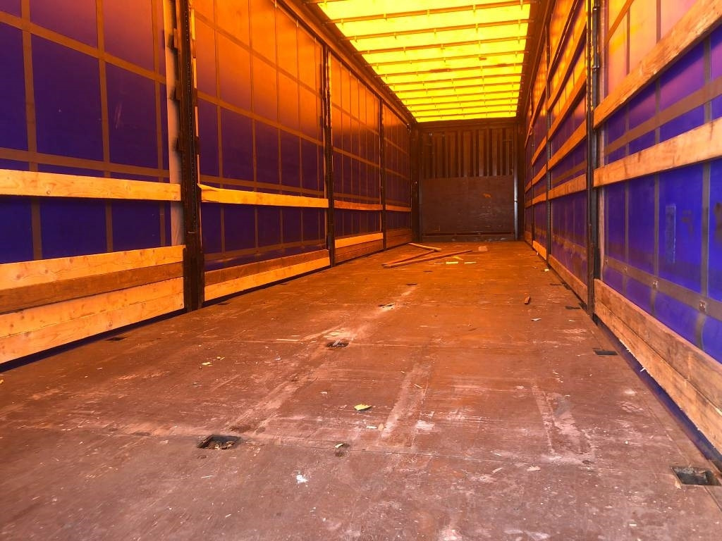 Krone vyökapelli, tolppataskut, ok kuntoinen vaunu - Semiremorcă prelată: Foto 4 Krone vyökapelli, tolppataskut, ok kuntoinen vaunu - Semiremorcă prelată: Foto 4