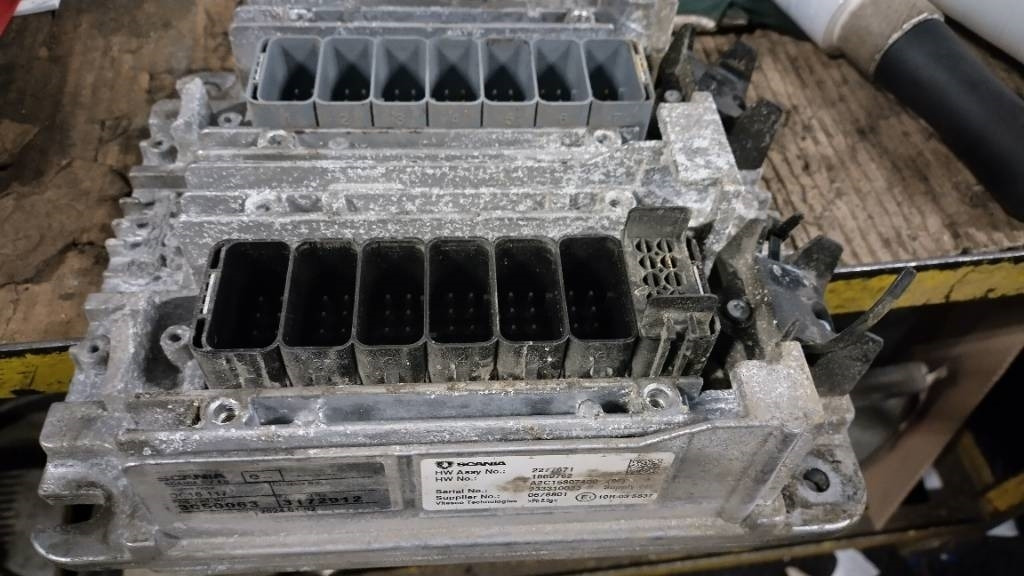 Scania Engine control unit dc16 117 - Sistem electric pentru Camion: Foto 1 Scania Engine control unit dc16 117 - Sistem electric pentru Camion: Foto 1