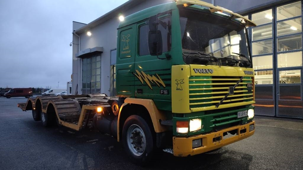 Volvo F16 8x2 metsäkone ritilä, rautajouset,hydr.perä - Camion forestier: Foto 2 Volvo F16 8x2 metsäkone ritilä, rautajouset,hydr.perä - Camion forestier: Foto 2