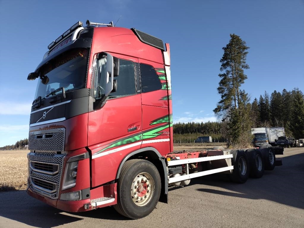 Volvo FH750 8x4 alusta - Camion şasiu: Foto 1 Volvo FH750 8x4 alusta - Camion şasiu: Foto 1