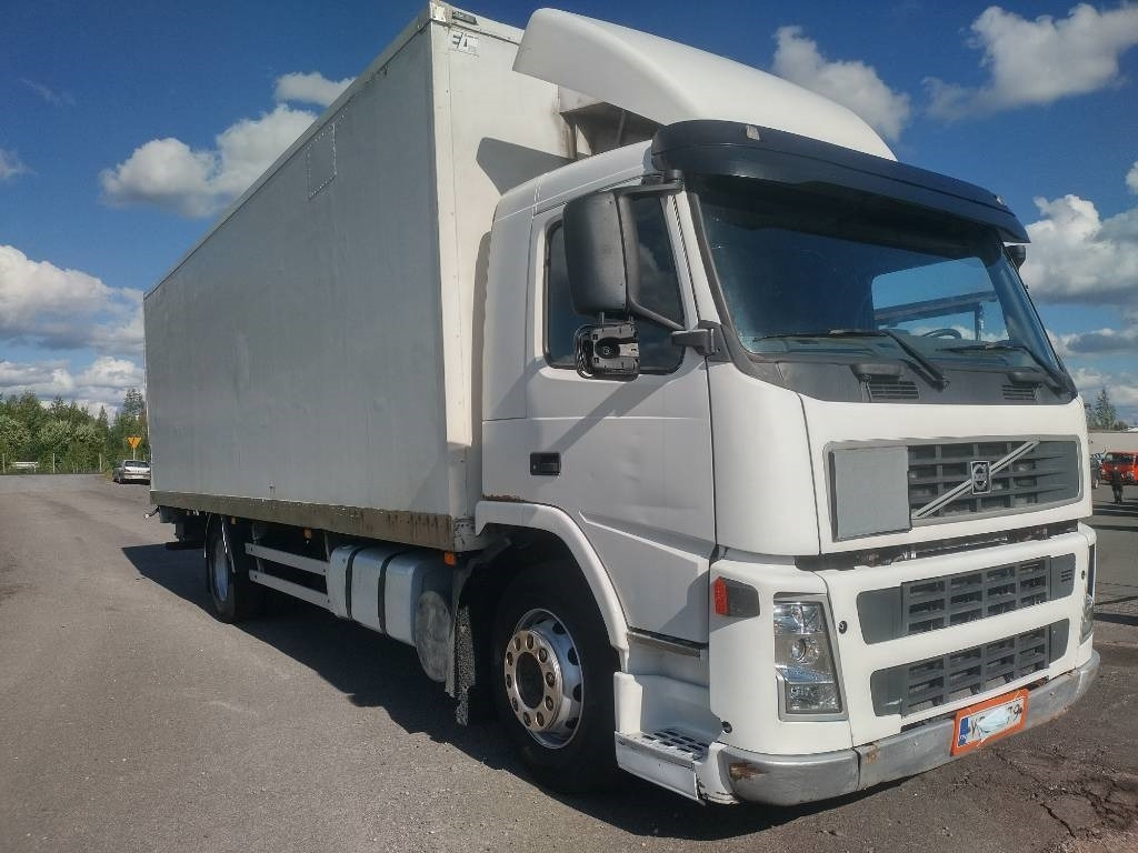 Volvo FM9 4x2 8,40m pitkä kylkiaukeava kori - Camion furgon: Foto 2 Volvo FM9 4x2 8,40m pitkä kylkiaukeava kori - Camion furgon: Foto 2