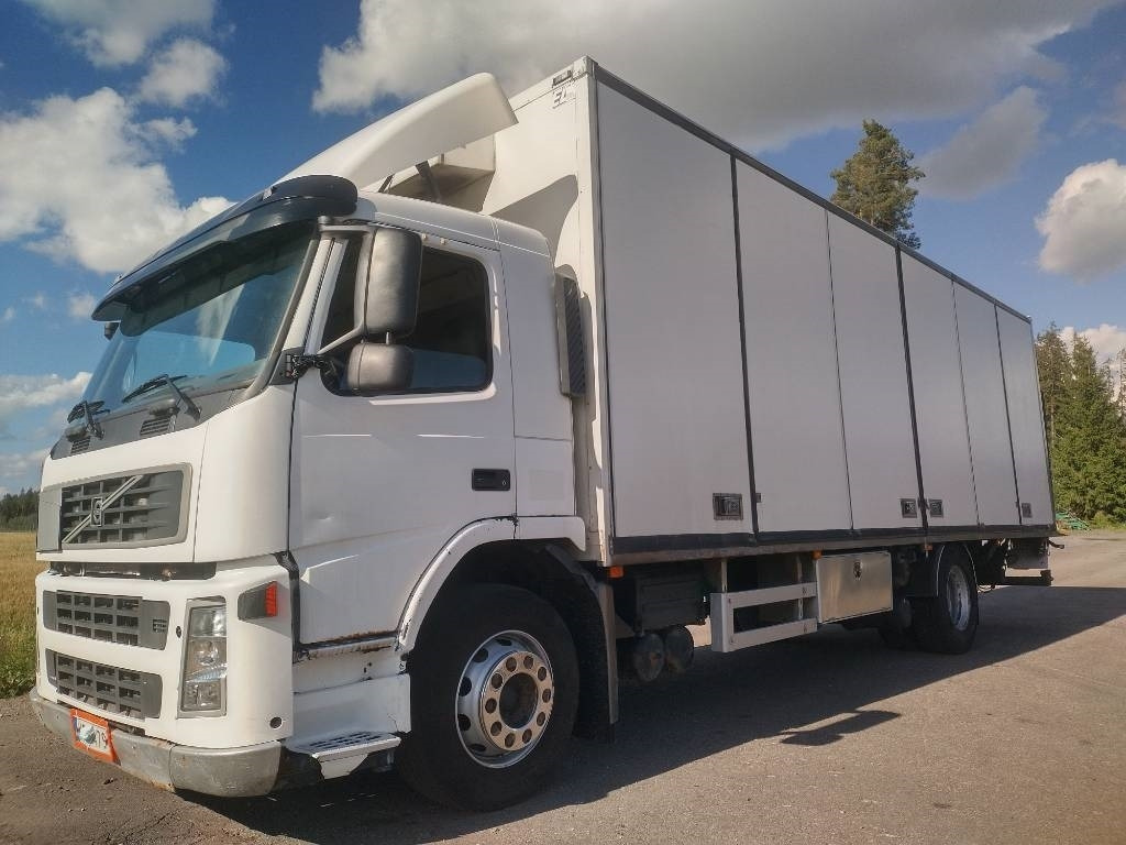 Volvo FM9 4x2 8,40m pitkä kylkiaukeava kori - Camion furgon: Foto 1 Volvo FM9 4x2 8,40m pitkä kylkiaukeava kori - Camion furgon: Foto 1