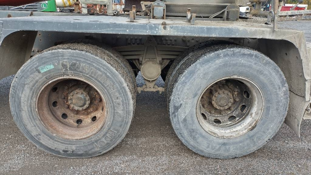 Volvo FM9 8x4 full steel,manual, mixer - Camion cisternă: Foto 5 Volvo FM9 8x4 full steel,manual, mixer - Camion cisternă: Foto 5
