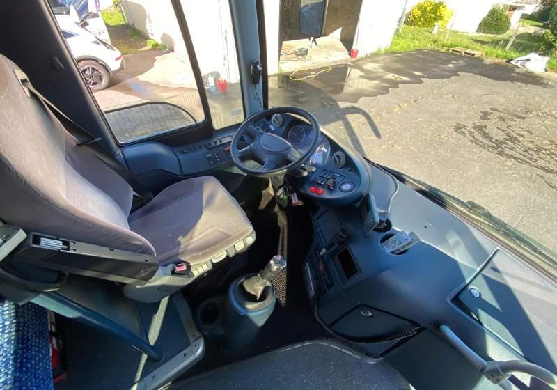 Neoplan TRENDLINER / SPROWADZONY / KLIMATYZACJA/ MANUAL - Autobuz interurban: Foto 4 Neoplan TRENDLINER / SPROWADZONY / KLIMATYZACJA/ MANUAL - Autobuz interurban: Foto 4