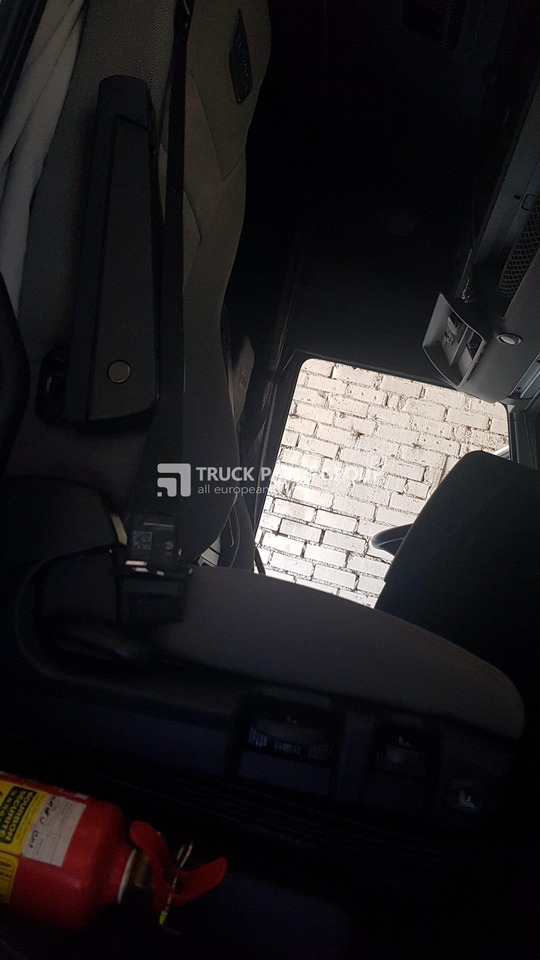 IVECO IVECO STRALIS EURO6 emission HY-WAY seats driver + passenger 13138430698, 504045441, 500389633, 500389418, 504196960 - Scaun pentru Camion: Foto 4 IVECO IVECO STRALIS EURO6 emission HY-WAY seats driver + passenger 13138430698, 504045441, 500389633, 500389418, 504196960 - Scaun pentru Camion: Foto 4