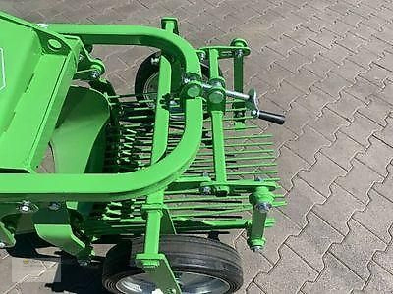 BOMET Kartoffelroder Bomet Z655/1 Kartoffel Roder Heckauswurf NEU - Utilaj pentru cartofi: Foto 3 BOMET Kartoffelroder Bomet Z655/1 Kartoffel Roder Heckauswurf NEU - Utilaj pentru cartofi: Foto 3