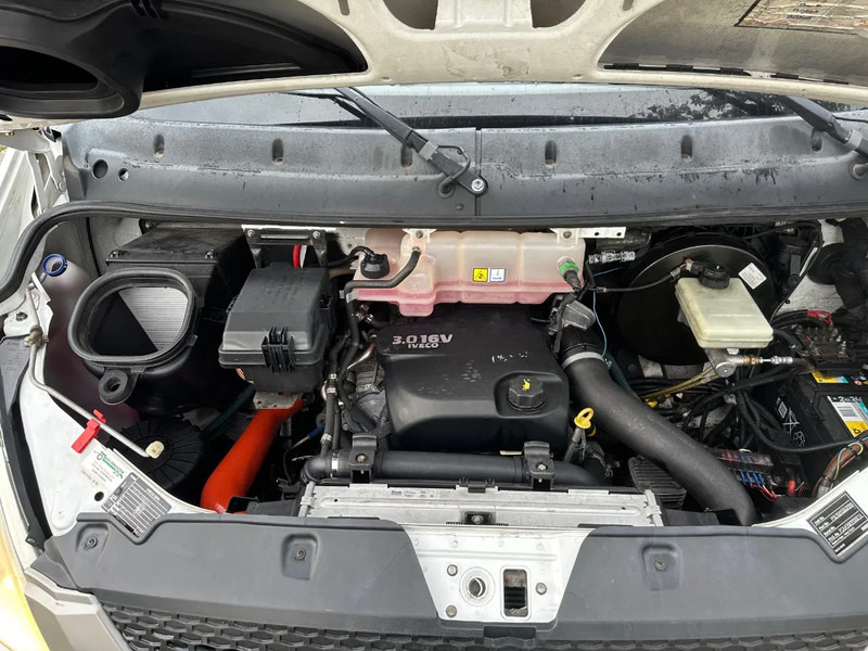 Iveco Daily 35C17 BE TREKKER 12T COMBI MET VELDHUIZEN SDO TRAILER 2008 / EURO 5 / 3 PERS. - Cap tractor: Foto 4 Iveco Daily 35C17 BE TREKKER 12T COMBI MET VELDHUIZEN SDO TRAILER 2008 / EURO 5 / 3 PERS. - Cap tractor: Foto 4