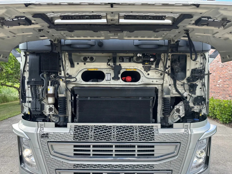 Volvo FH 460 / GLOBETROTTER / EURO 6 / I-Shift / HYDRAULIC / FULL AIR / NEW TACHO - Cap tractor: Foto 3 Volvo FH 460 / GLOBETROTTER / EURO 6 / I-Shift / HYDRAULIC / FULL AIR / NEW TACHO - Cap tractor: Foto 3