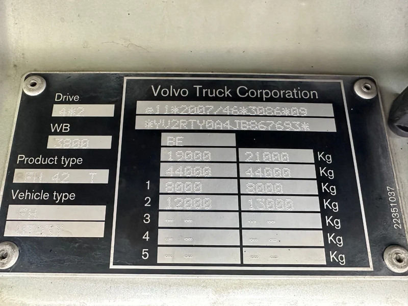 Volvo FH 460 / GLOBETROTTER / EURO 6 / I-Shift / HYDRAULIC / FULL AIR / NEW TACHO - Cap tractor: Foto 4 Volvo FH 460 / GLOBETROTTER / EURO 6 / I-Shift / HYDRAULIC / FULL AIR / NEW TACHO - Cap tractor: Foto 4