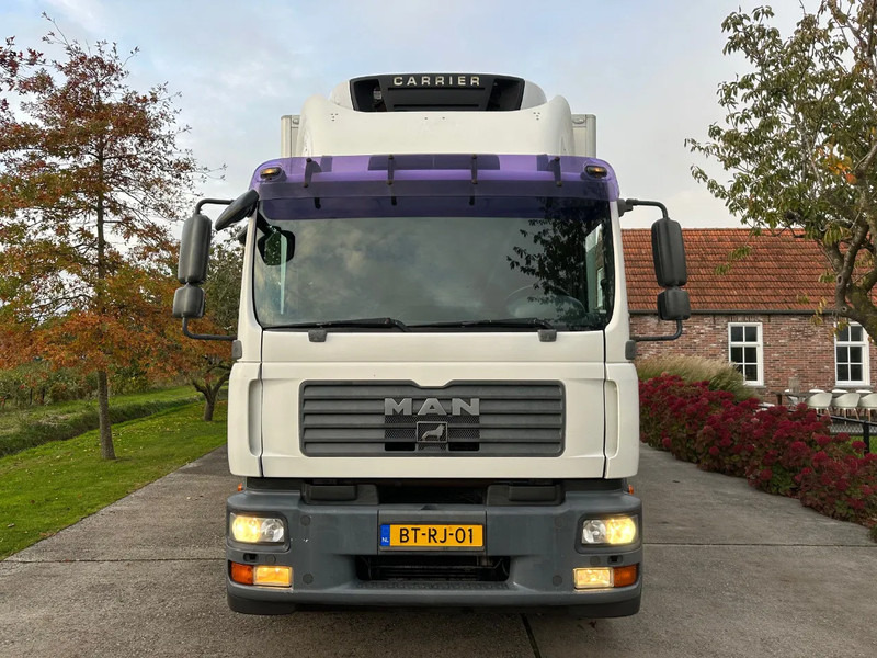 MAN TGM 18.280 / NL TRUCK / EURO 4 / CLIMA / DOORS+LIFT+SIDE DOOR / CARRIER FRIGO (print broken!) - Camion frigider: Foto 2 MAN TGM 18.280 / NL TRUCK / EURO 4 / CLIMA / DOORS+LIFT+SIDE DOOR / CARRIER FRIGO (print broken!) - Camion frigider: Foto 2
