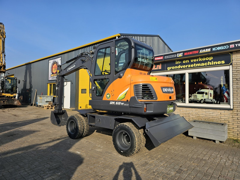 Develon DX60WN ECO-1 - Excavator pe roţi: Foto 3 Develon DX60WN ECO-1 - Excavator pe roţi: Foto 3