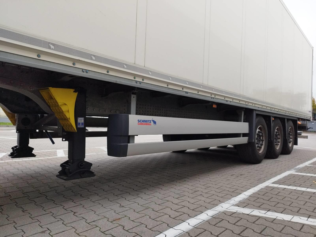 Schmitz Cargobull 3 axles  xLiftachse - Semiremorcă izoterma: Foto 3 Schmitz Cargobull 3 axles  xLiftachse - Semiremorcă izoterma: Foto 3