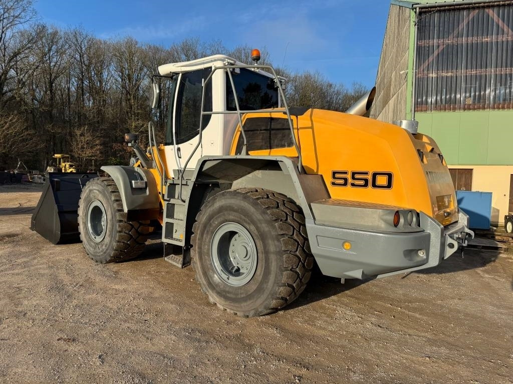Liebherr L 550 - Încărcător frontal pe pneuri: Foto 4 Liebherr L 550 - Încărcător frontal pe pneuri: Foto 4