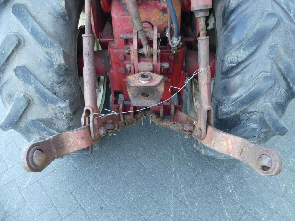 International 533 - Tractor agricol: Foto 5 International 533 - Tractor agricol: Foto 5